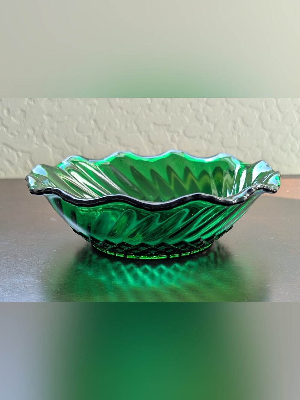 Vintage Anchor Hocking Forest Green Diamond Swirl Glass Bowl 6.5 In Ruffle Edge